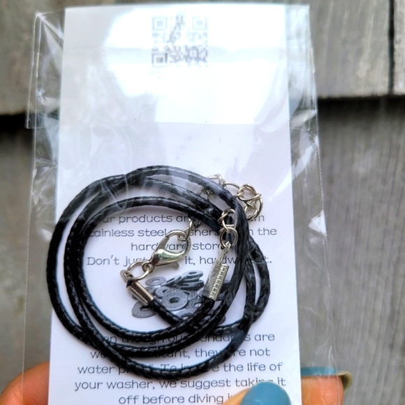 Mermaid Necklace Pendant 🐚🧜‍♀️🌊 - Picture 3 of 7